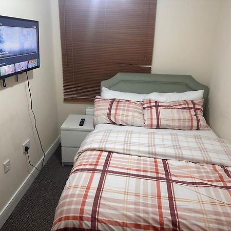 Justalf Facilities-Spacious 2-Bed Apartment In Thamesmead, Greenwich Londra Esterno foto